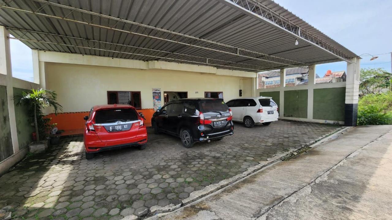 Hotel Metro Kudus Tanggulangin Extérieur photo